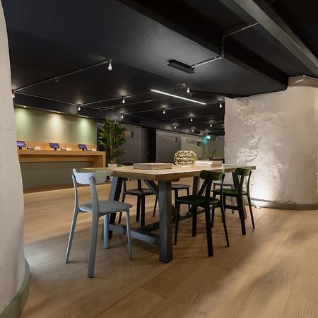 Zedwell Underground Hotel Tottenham Court Rd Лондон Екстер'єр фото