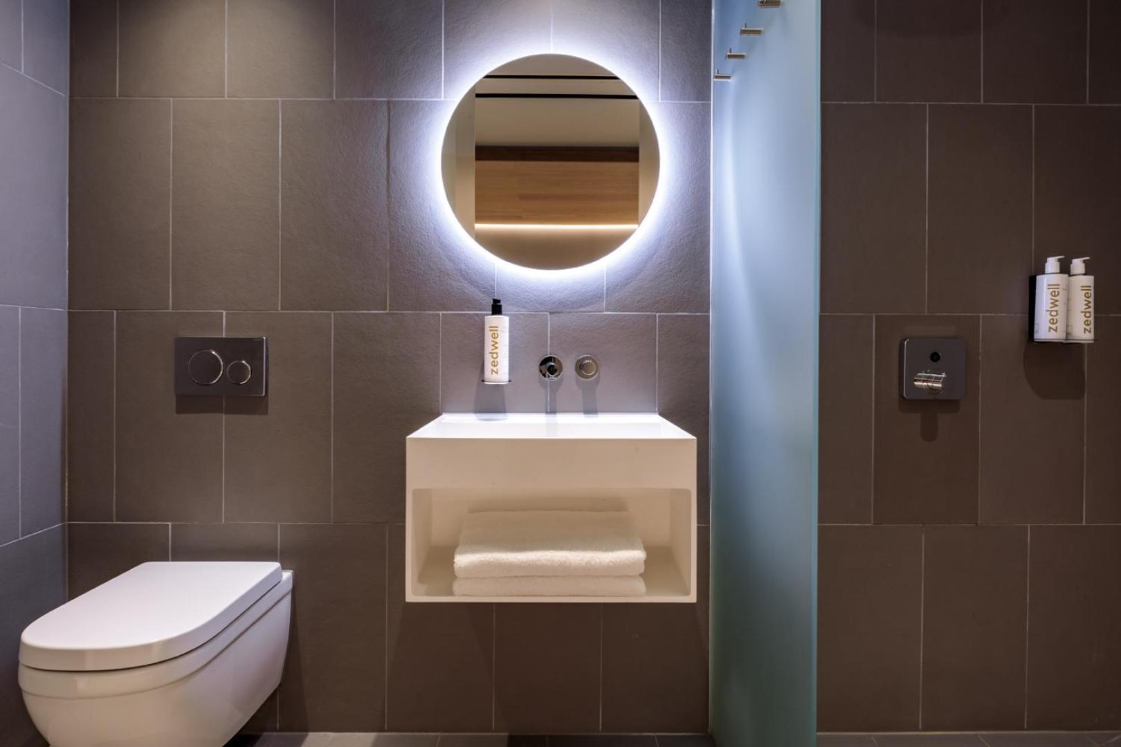 Zedwell Underground Hotel Tottenham Court Rd Лондон Номер фото