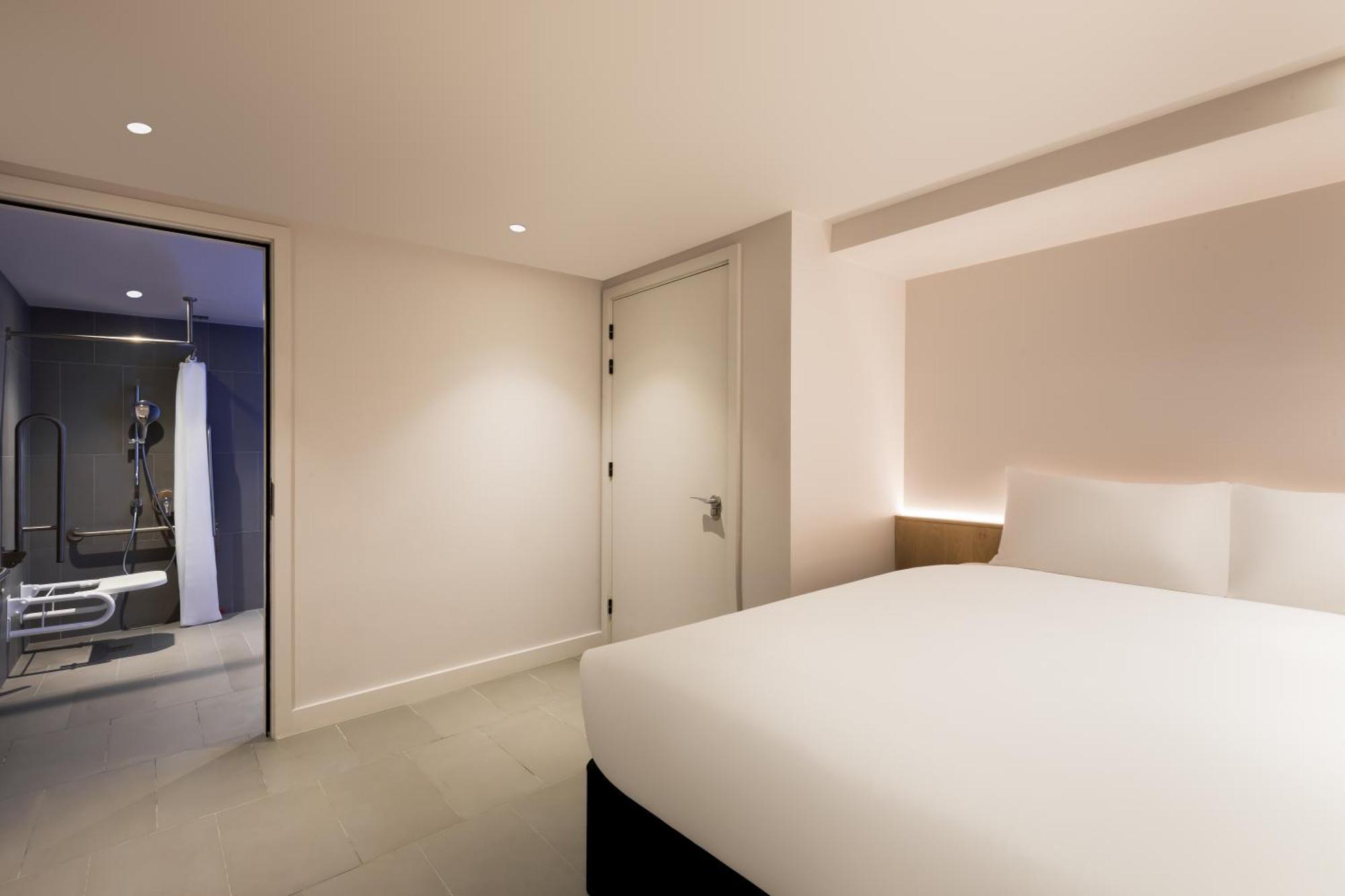 Zedwell Underground Hotel Tottenham Court Rd Лондон Номер фото