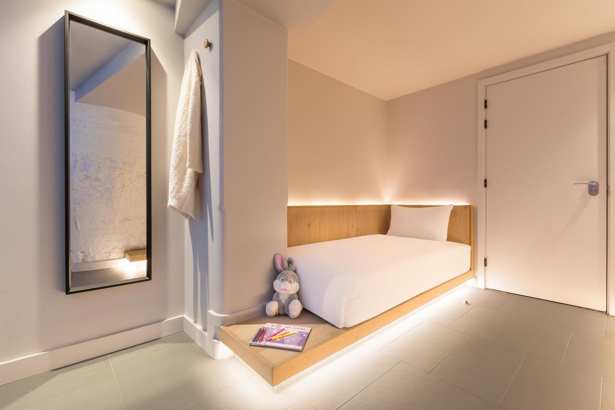 Zedwell Underground Hotel Tottenham Court Rd Лондон Номер фото
