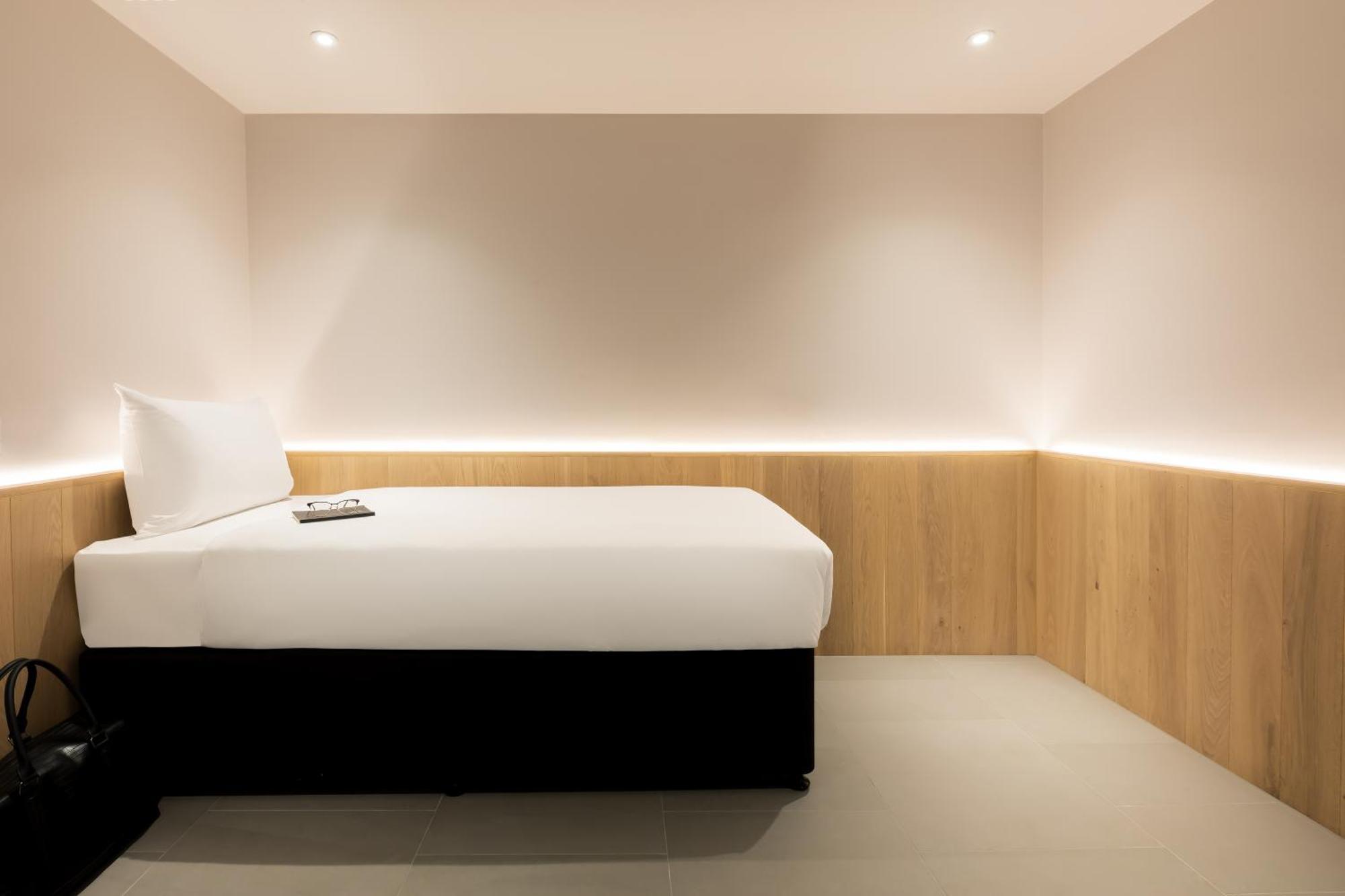 Zedwell Underground Hotel Tottenham Court Rd Лондон Екстер'єр фото