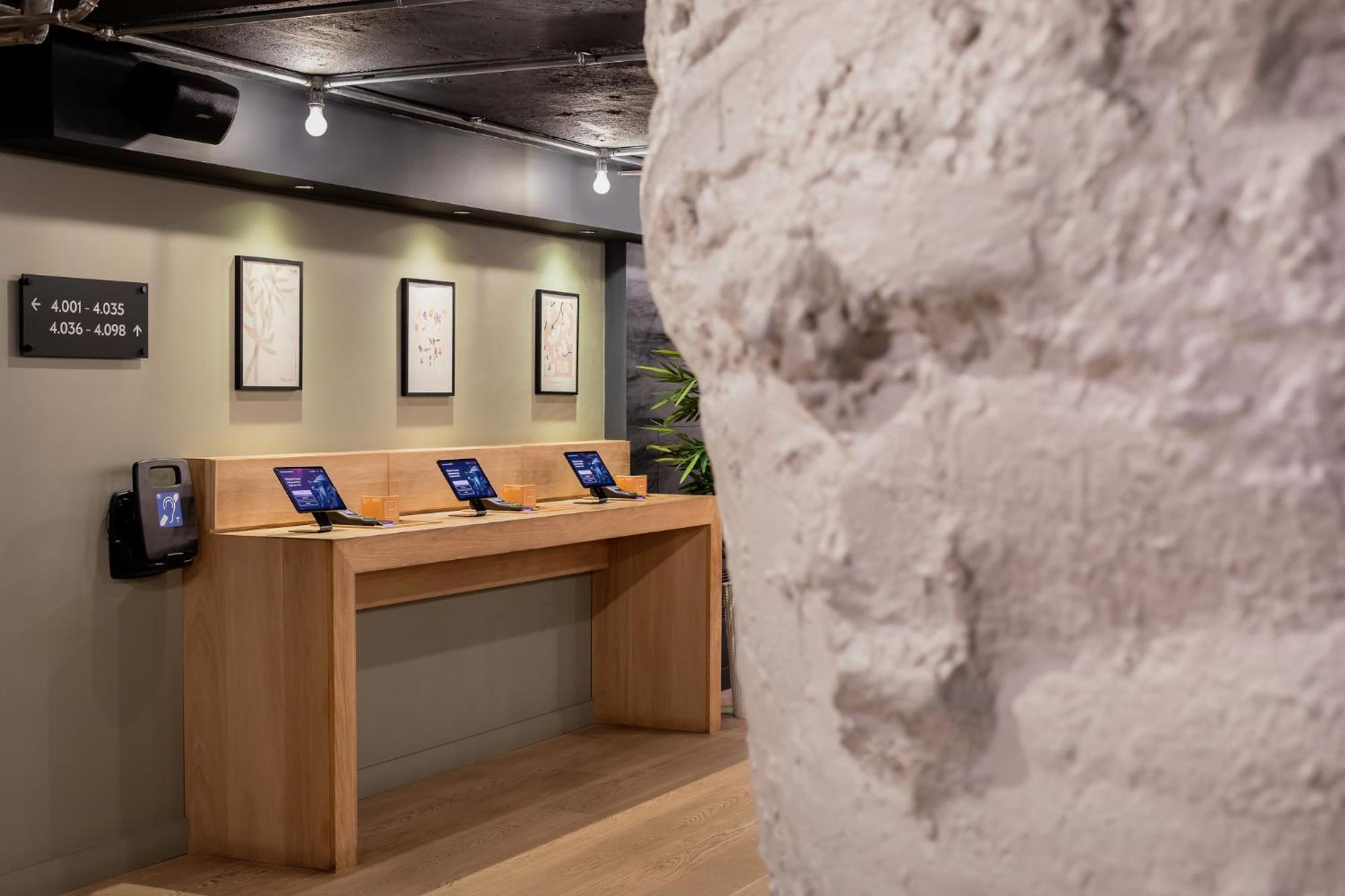 Zedwell Underground Hotel Tottenham Court Rd Лондон Екстер'єр фото