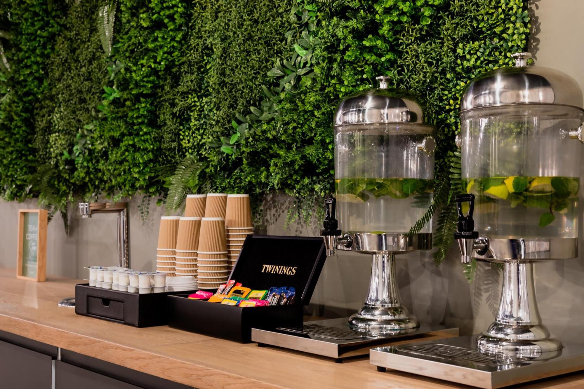 Zedwell Underground Hotel Tottenham Court Rd Лондон Екстер'єр фото